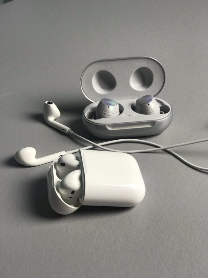 Earbuds+have+been+one+of+the+most+useful+pieces+of+technology+to+come+out%2C+and+theyre+getting+even+better.+Pictured+%28left+to+right%29+are+the+wireless+Apple+AirPods%2C+wire+Apple+earbuds%2C+and+the+wireless+Galaxy+Buds.+People+have+come+to+love+the+wire+earbuds%2C+but+with+tech+changing+so+are+opinions+and+the+wireless+seem+to+be+even+better.+