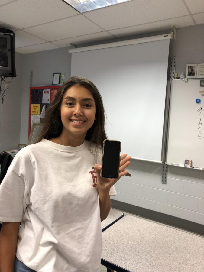 Sophomore Katherine Mtimet shows off her iPhone 7. 