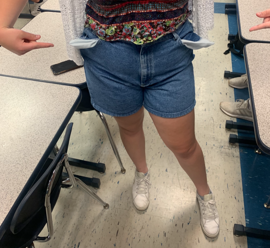 Junior Lilyanna Muniz is pointing to her moneyless pockets on the last day of school, right before summer vacation.
