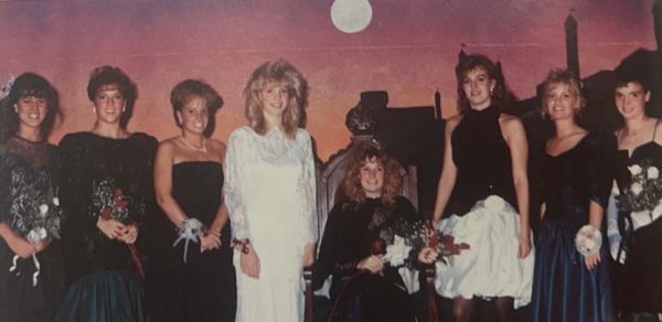 1988 Homecoming court and Homecoming queen, Gretchen Watson.