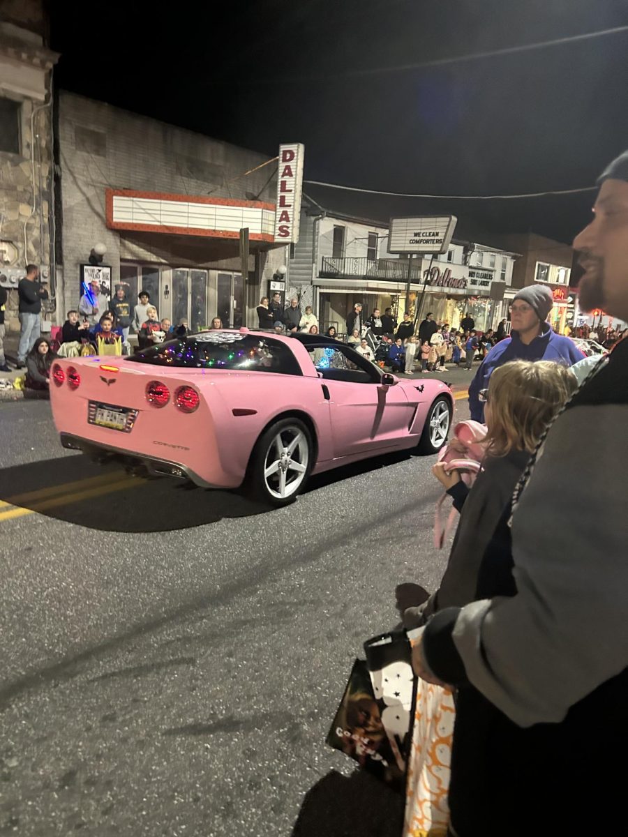 2022 Halloween parade pink car.