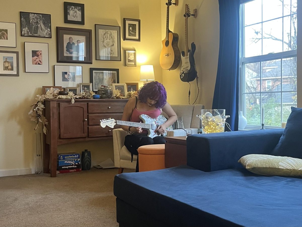 Sophomore Havah Roe playing her guitar.